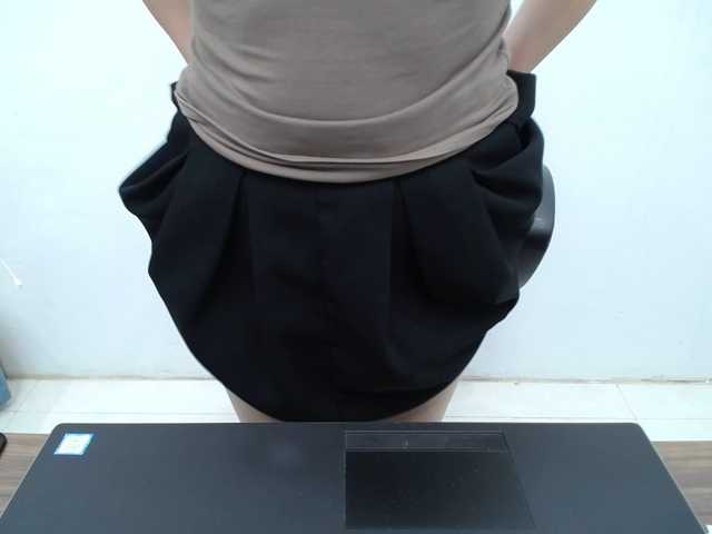 Lady-Young's BongaCams show and profile