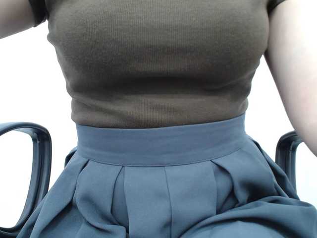 Lady-Young's BongaCams show and profile