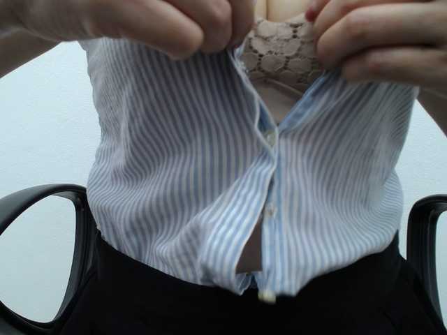 Lady-Young's BongaCams show and profile