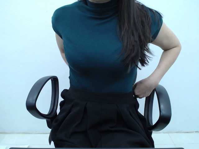 Lady-Young's BongaCams show and profile