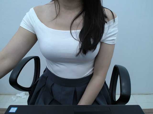 Lady-Young's BongaCams show and profile