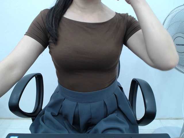Lady-Young's BongaCams show and profile