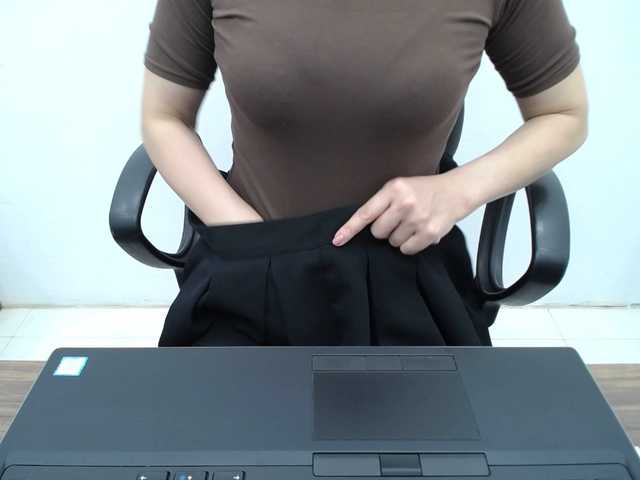 Lady-Young's BongaCams show and profile