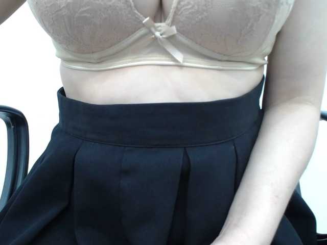 Lady-Young's BongaCams show and profile