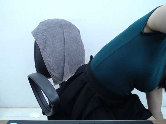 Lady-Young's BongaCams show and profile