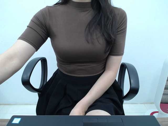 Lady-Young's BongaCams show and profile