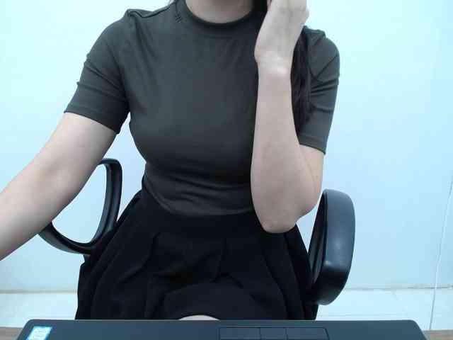 Lady-Young webcam