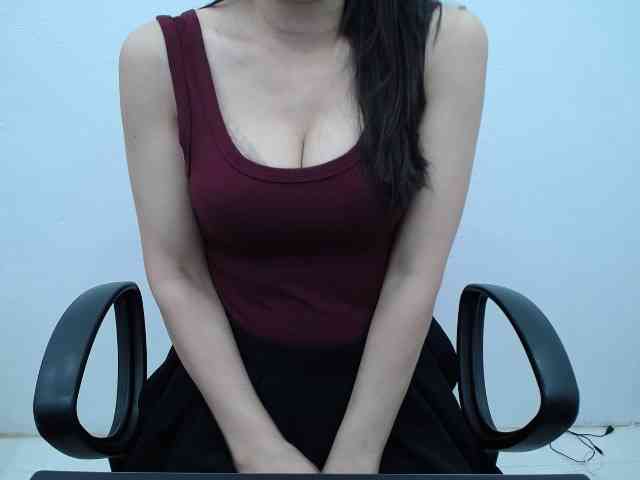 Lady-Young webcam