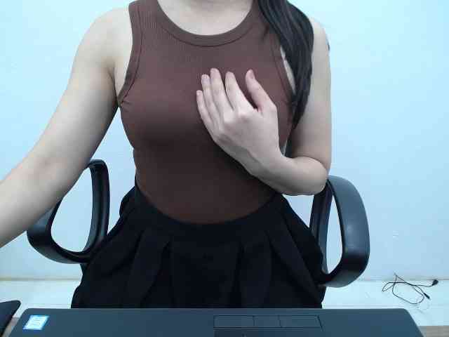 Lady-Young webcam