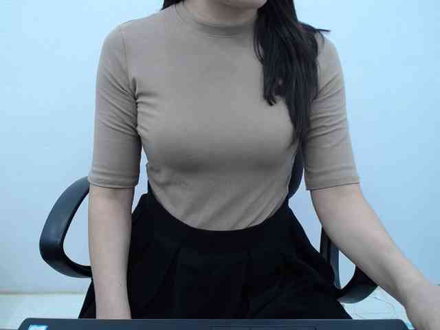 Lady-Young webcam