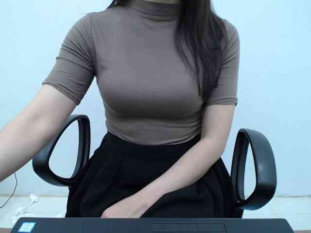 Lady-Young webcam
