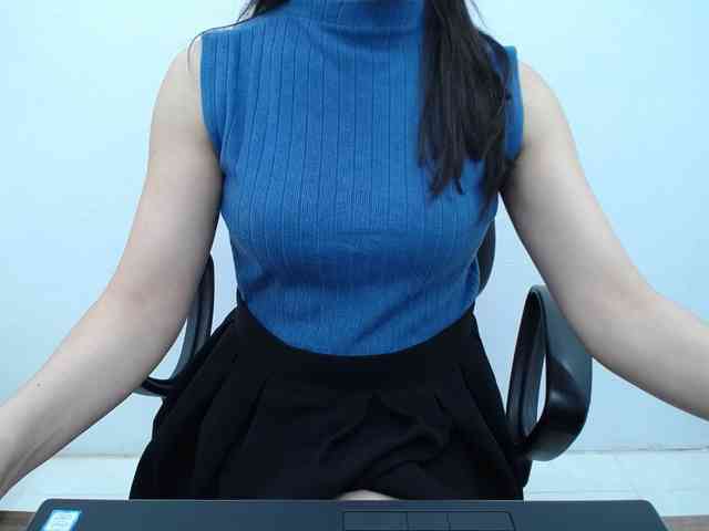 Lady-Young webcam