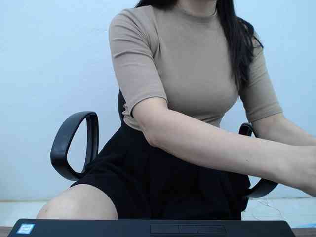 Lady-Young webcam