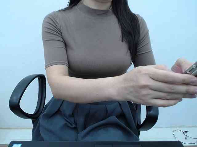 Lady-Young webcam