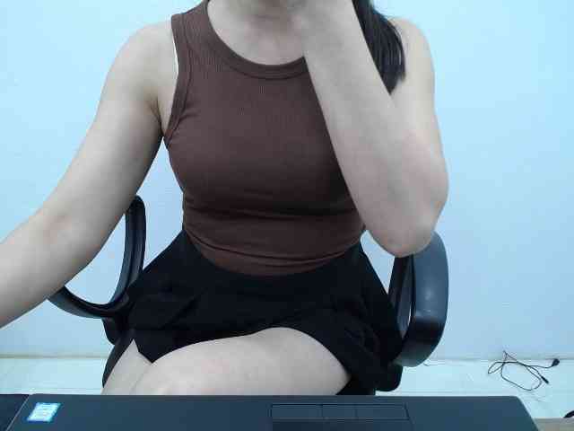 Lady-Young webcam