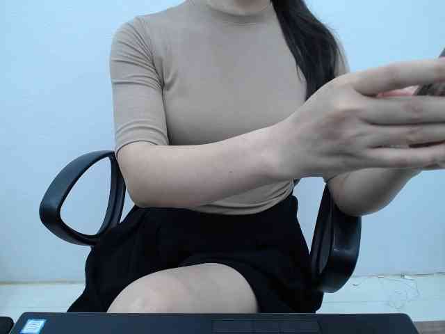 Lady-Young webcam