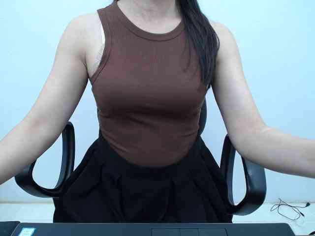 Lady-Young webcam