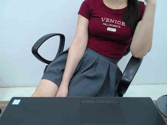 Lady-Young webcam