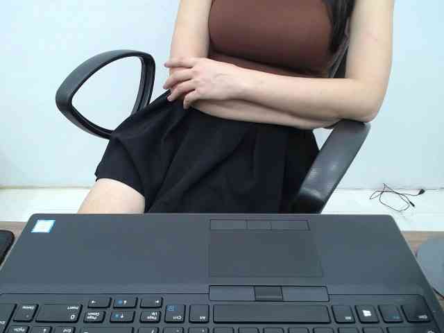 Lady-Young webcam
