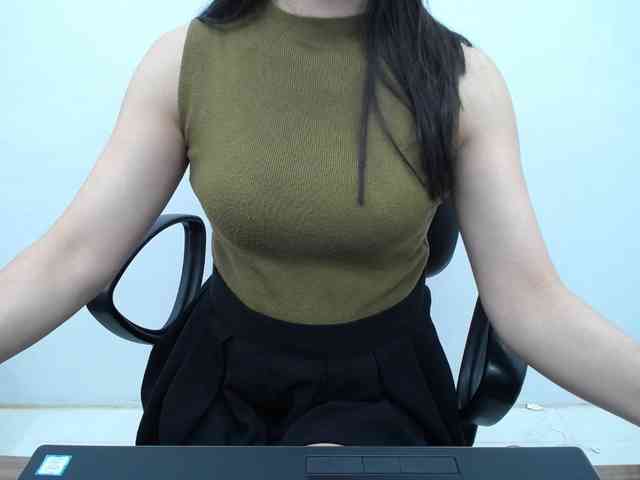 Lady-Young webcam