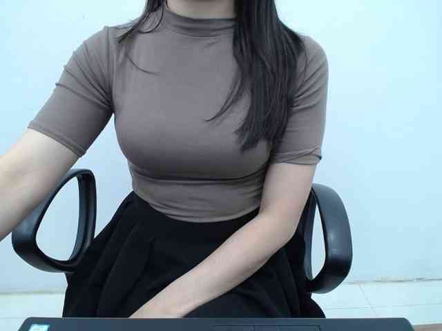Lady-Young webcam