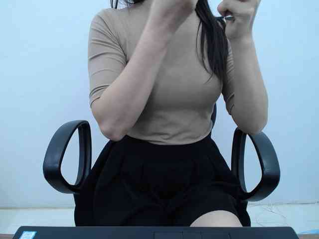 Lady-Young webcam