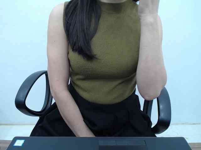 Lady-Young webcam