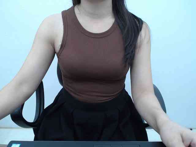 Lady-Young webcam
