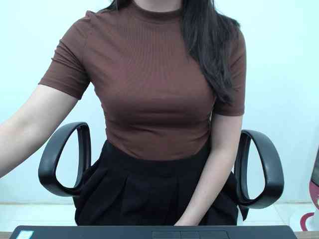 Lady-Young webcam