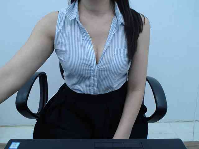 Lady-Young Live Webcam on BongaCams