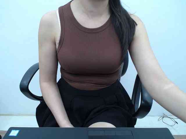 Lady-Young webcam