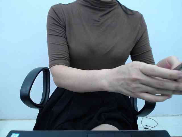 Lady-Young webcam