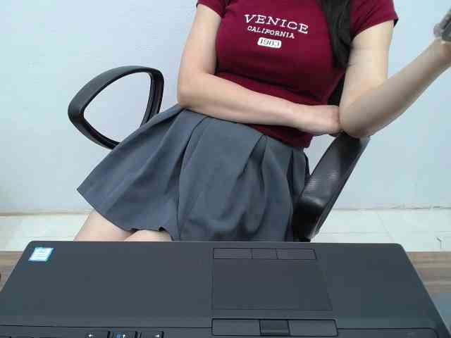 Lady-Young webcam