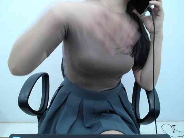 Lady-Young webcam