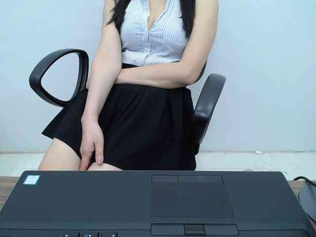 Lady-Young webcam