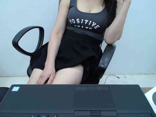 Lady-Young webcam
