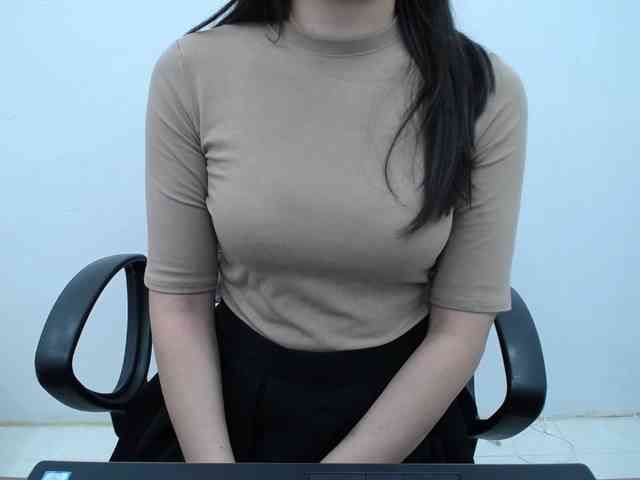Lady-Young webcam