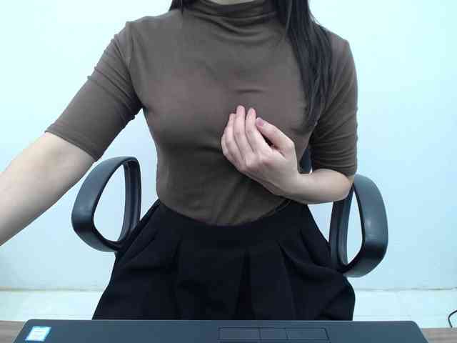 Lady-Young webcam