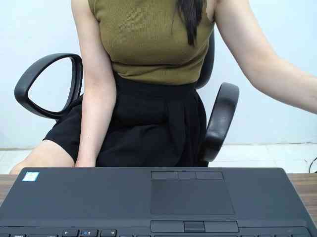 Lady-Young webcam