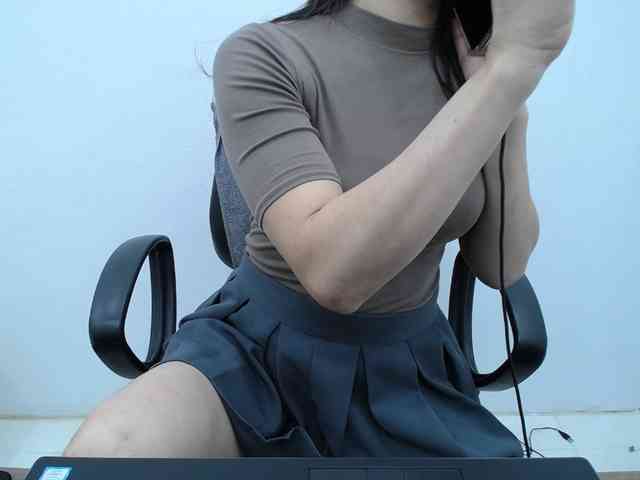 Lady-Young webcam