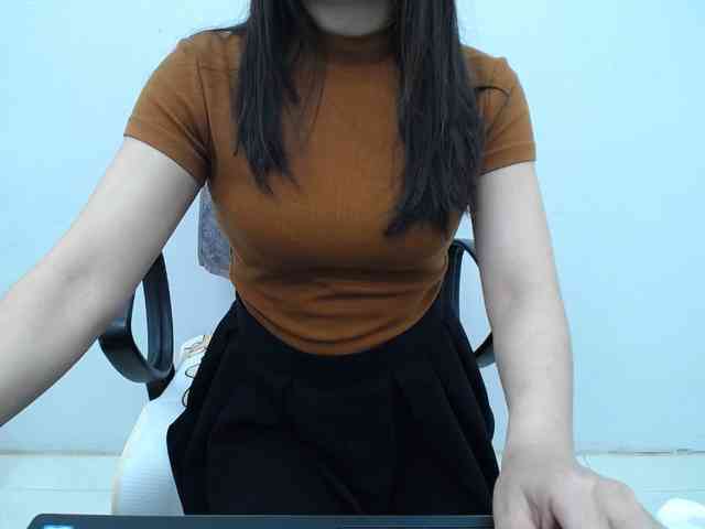 Lady-Young webcam