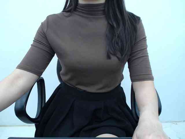 Lady-Young webcam