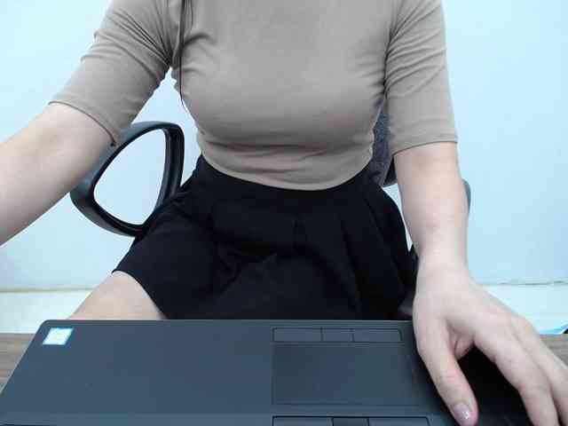 Lady-Young webcam