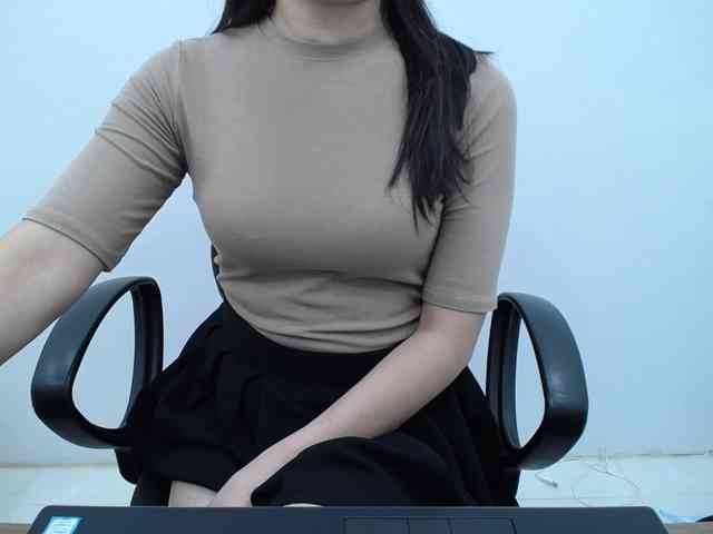 Lady-Young webcam