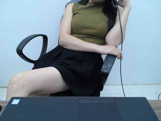 Lady-Young webcam