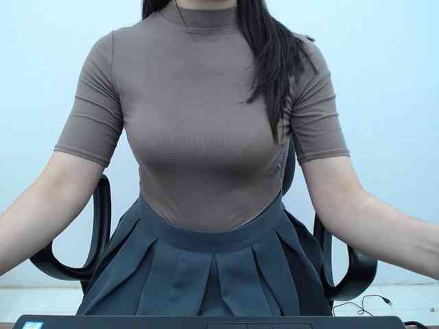 Lady-Young webcam