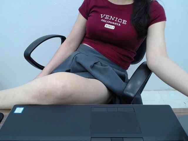 Lady-Young webcam