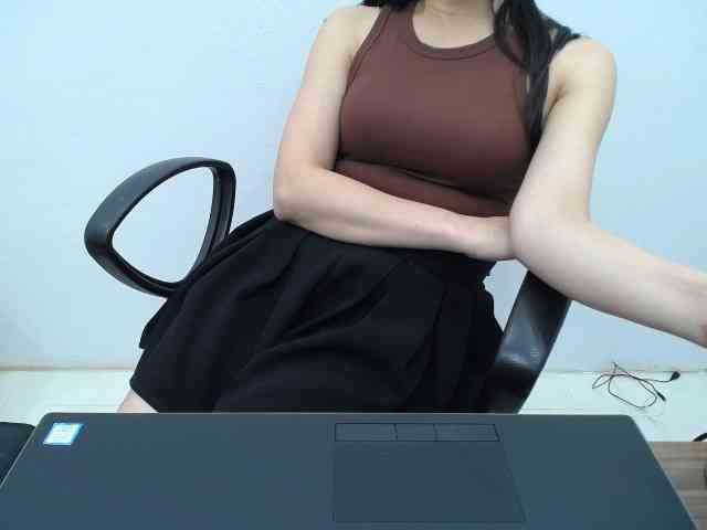 Lady-Young webcam