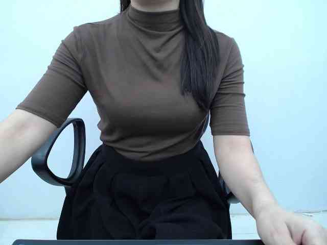 Lady-Young webcam
