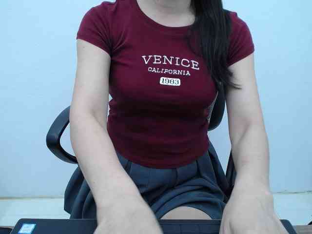 Lady-Young webcam